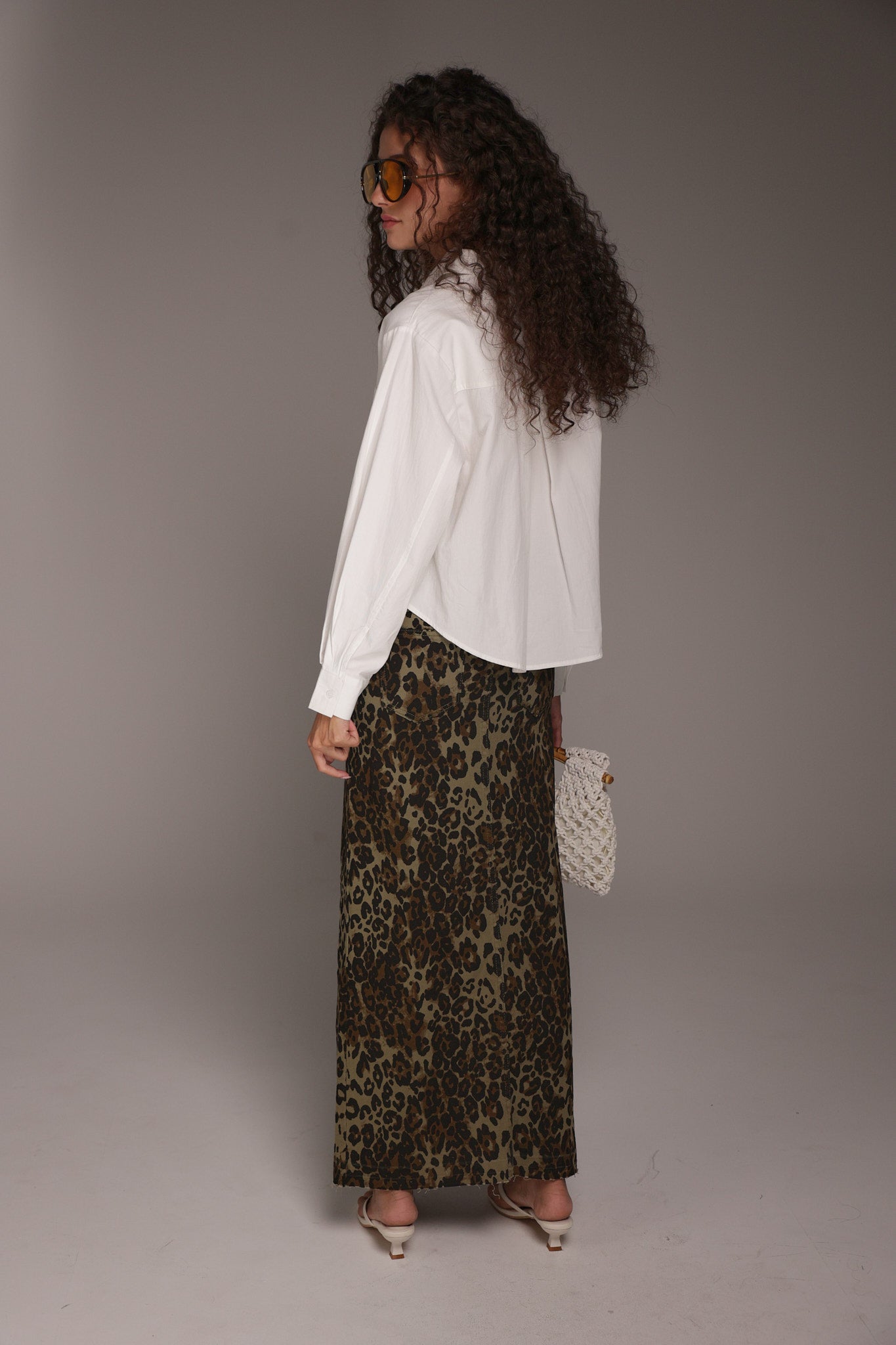 לבן